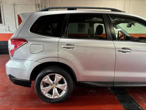Ice Silver Metallic 2015 Subaru Forester 2.5i Limited