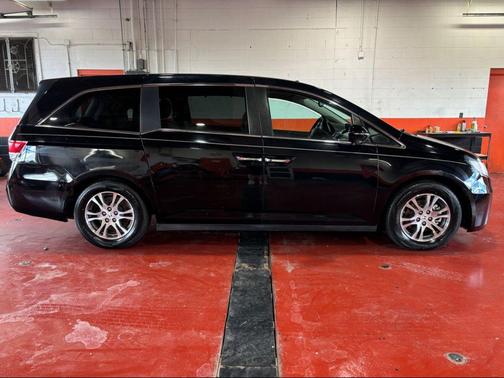 Crystal Black Pearl 2014 Honda Odyssey EX-L