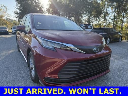 2023 Toyota Sienna LE