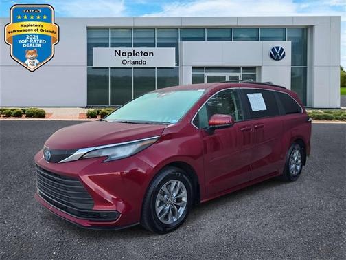 2023 Toyota Sienna LE