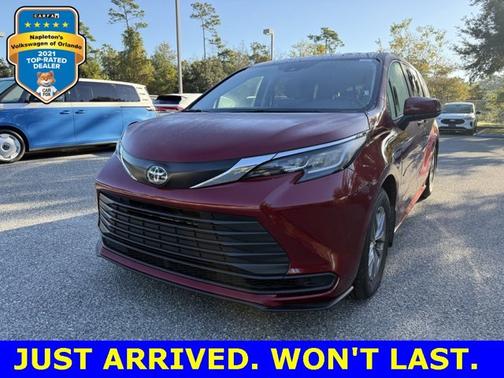 2023 Toyota Sienna LE
