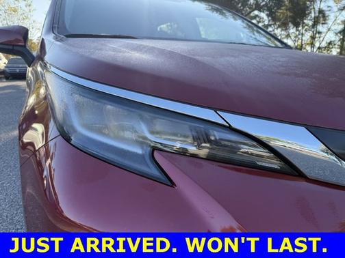 2023 Toyota Sienna LE