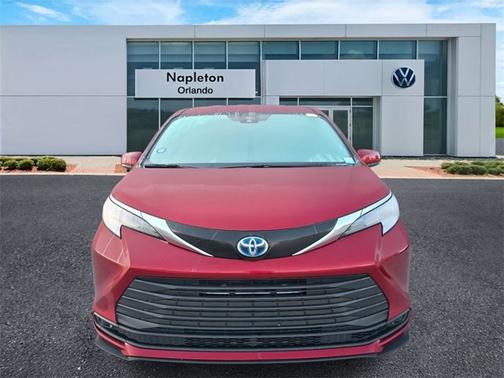 2023 Toyota Sienna LE