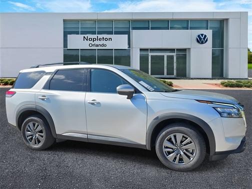 2024 Nissan Pathfinder SV