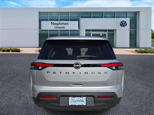 2024 Nissan Pathfinder SV