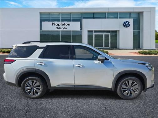 2024 Nissan Pathfinder SV