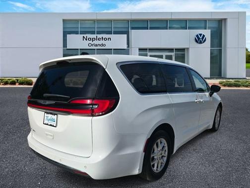 Bright White Clearcoat 2024 Chrysler Pacifica Touring L