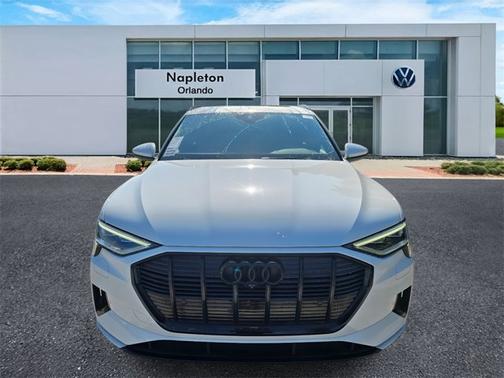 2022 Audi e-tron Premium Plus
