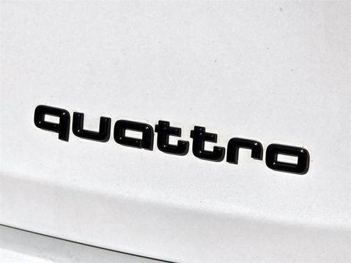 2022 Audi e-tron Premium Plus