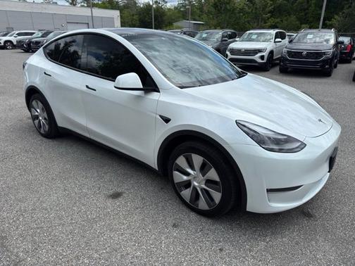 White 2024 Tesla Model Y Long Range