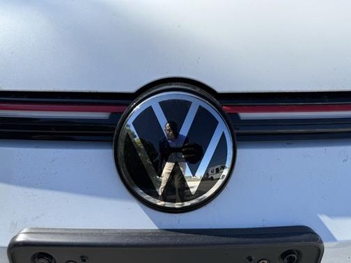 2024 Volkswagen Golf GTI 380 SE