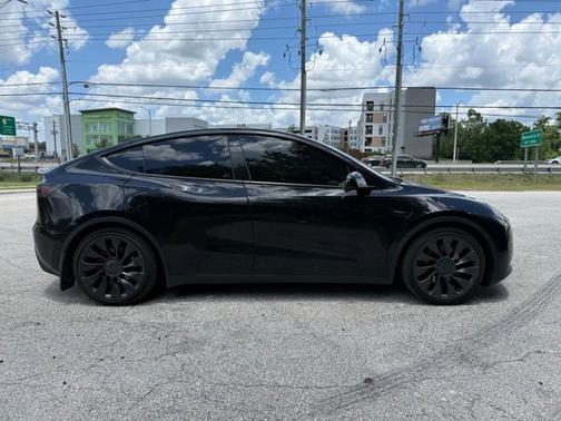 Black 2022 Tesla Model Y Performance