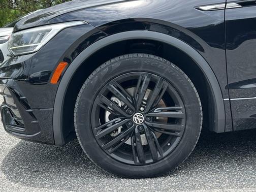 2022 Volkswagen Tiguan SE R-Line Black