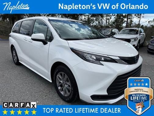2024 Toyota Sienna LE