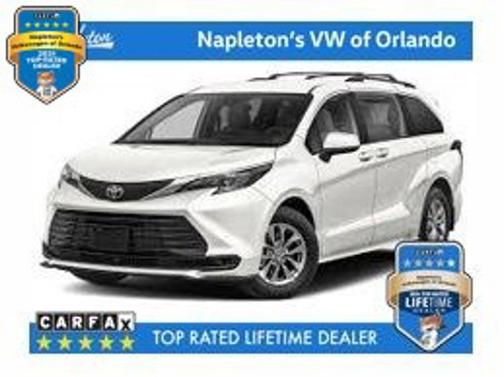 2024 Toyota Sienna LE