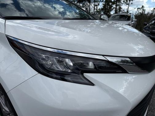 2024 Toyota Sienna LE