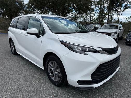 2024 Toyota Sienna LE