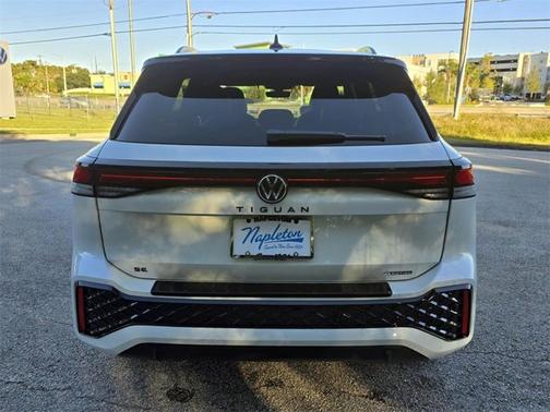 2025 Volkswagen Tiguan SE R-Line Black