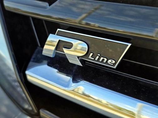 2021 Volkswagen Tiguan 2.0T SE R-Line Black