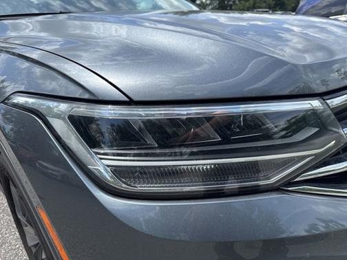 Platinum Gray Metallic 2024 Volkswagen Tiguan SE