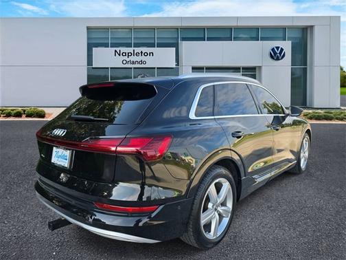 2019 Audi e-tron Premium Plus