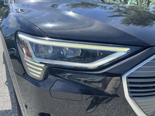 2019 Audi e-tron Premium Plus