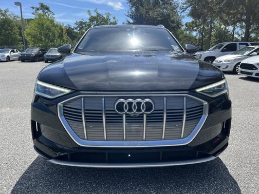 2019 Audi e-tron Premium Plus