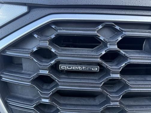 2023 Audi Q5 S line Premium