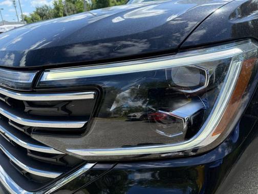 Black 2024 Volkswagen Atlas 2.0T SE w/Technology