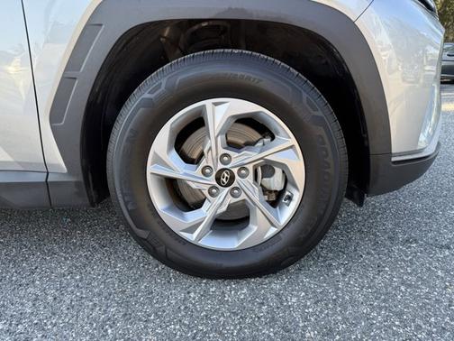 2024 Hyundai TUCSON SE