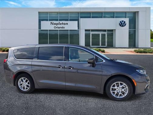 Granite Crystal Metallic Clearcoat 2023 Chrysler Pacifica Touring L