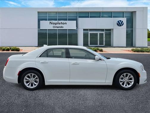 2023 Chrysler 300 Touring