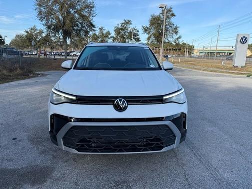 2025 Volkswagen Taos SE