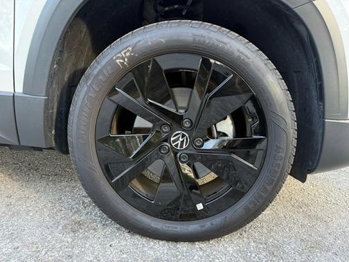 2025 Volkswagen Taos SE