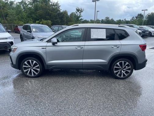 2022 Volkswagen Taos SE