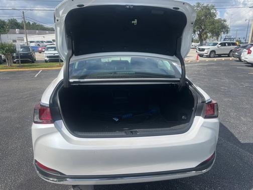 2022 Lexus ES 300h ES 300h