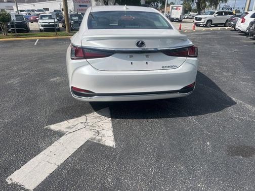 2022 Lexus ES 300h ES 300h