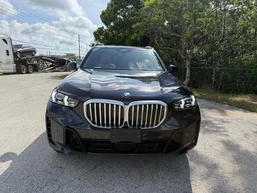 Carbon Black Metallic 2026 BMW X5 xDrive40i
