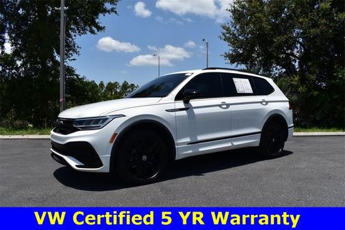 Photo 3 of 26 of 2022 Volkswagen Tiguan SE R-Line Black