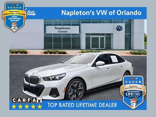 Mineral White Metallic 2024 BMW 530 530i