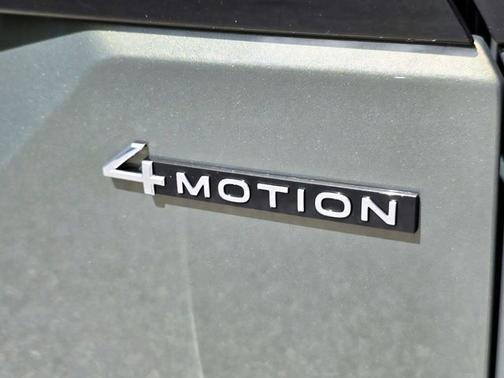 Green 2026 Volkswagen Atlas 2.0T Peak Edition