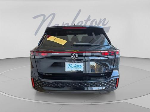 Deep Black Pearl 2026 Volkswagen Tiguan SEL R-Line Turbo
