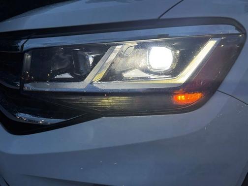 Pure White 2023 Volkswagen Atlas 2.0T SE w/Technology