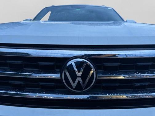 Pure White 2023 Volkswagen Atlas 2.0T SE w/Technology