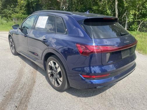 2022 Audi e-tron Premium
