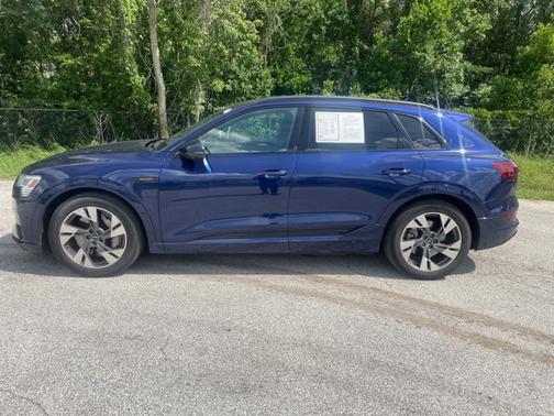 2022 Audi e-tron Premium