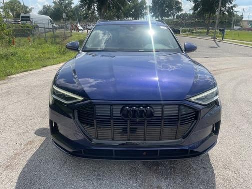 2022 Audi e-tron Premium