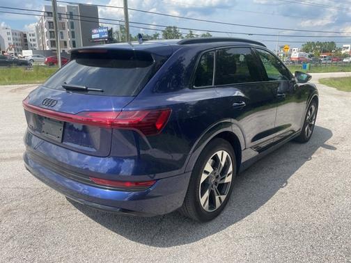 2022 Audi e-tron Premium
