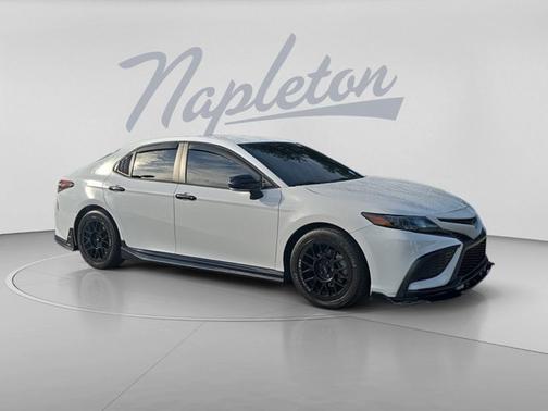 Ice 2023 Toyota Camry SE