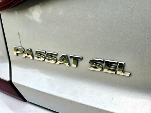 2018 Volkswagen Passat 2.0T SEL Premium